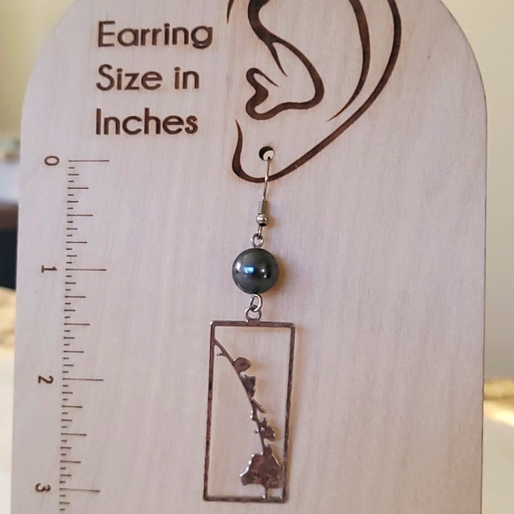EARRING - Picture 2 of 4